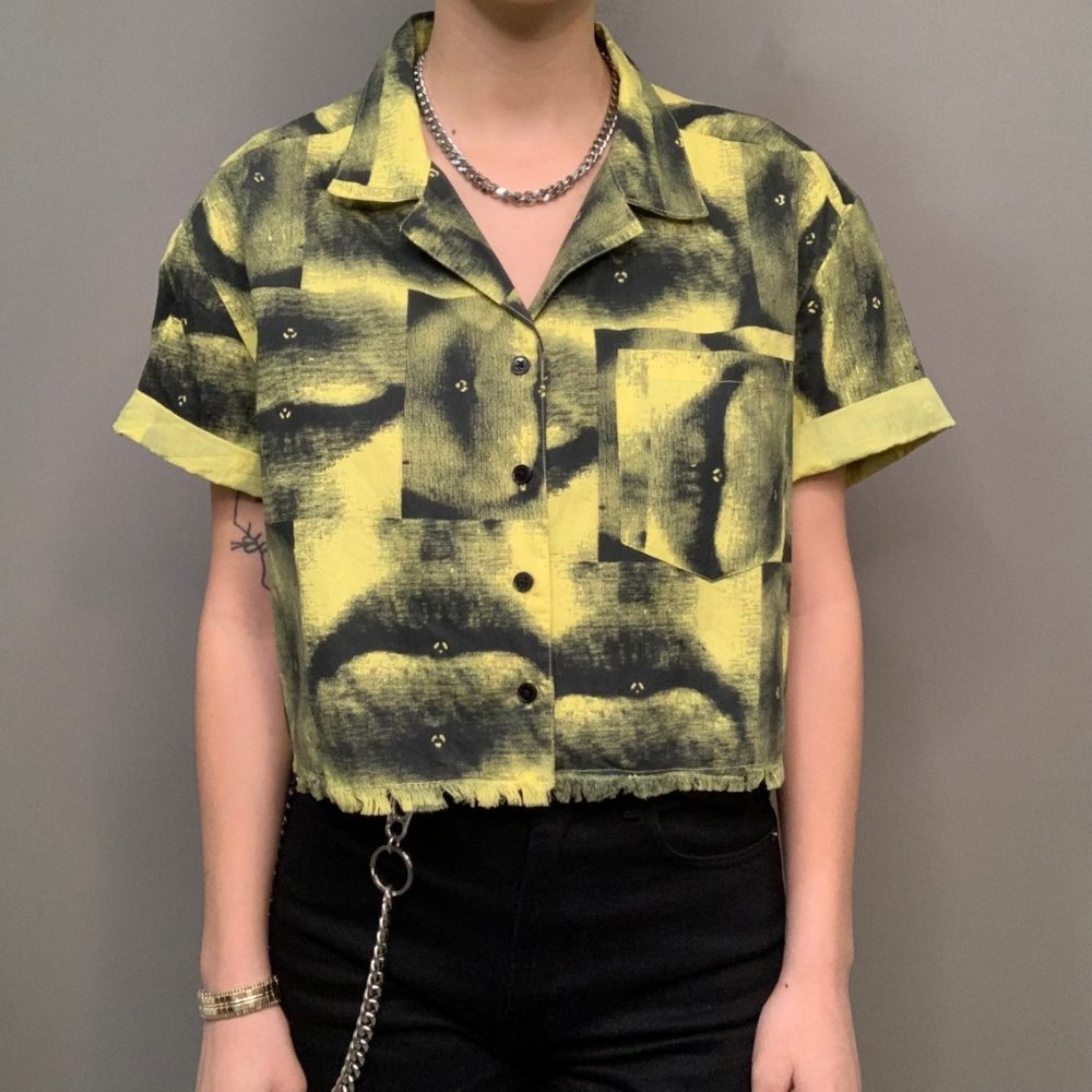 COLLUSION Boxy Shirt in Lip Print